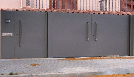cancela de vivienda de hierro, herrería Mataró
